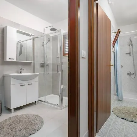 Ruza By Briskva Višnjan